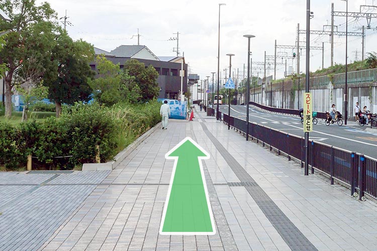 安満遺跡公園東　バス停で下車